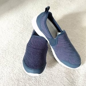 Vionic slip on sneakers. Roza